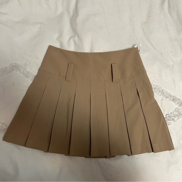 Aritzia Sunday Best Smarty Pleated Mini Skirt - Picture 3 of 7